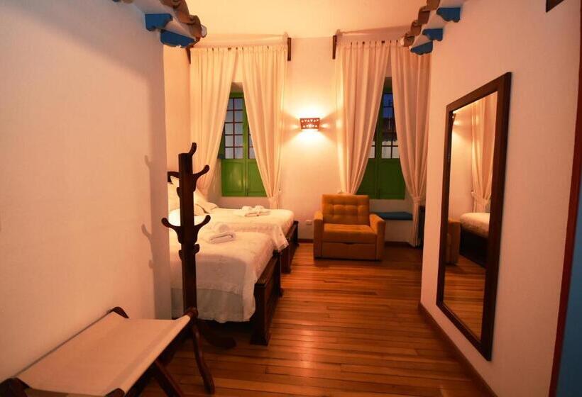 חדר בסיסי לשלושה, Casona 1865