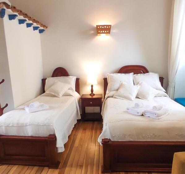 חדר בסיסי לשלושה, Casona 1865