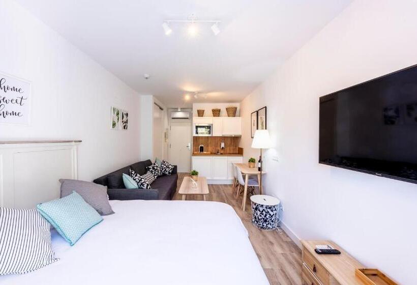 스탠다드 스튜디오, Apartamentos Toboso Plaza