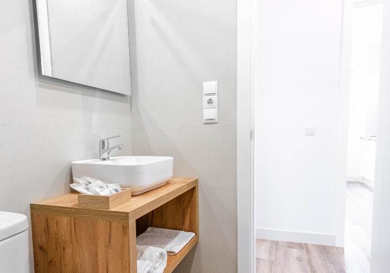 스탠다드 스튜디오, Apartamentos Toboso Plaza