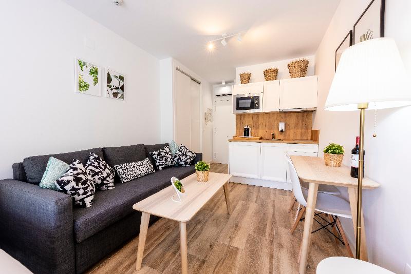 스탠다드 스튜디오, Apartamentos Toboso Plaza