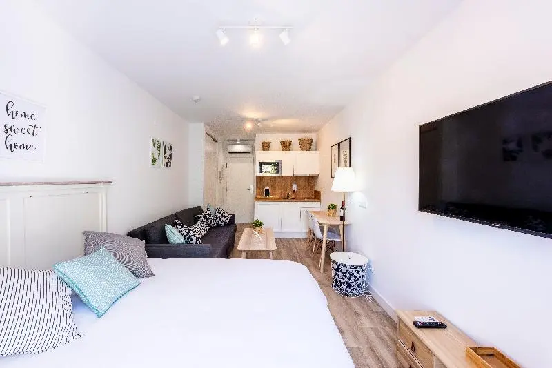 スタンダードスタジオ, Apartamentos Toboso Plaza