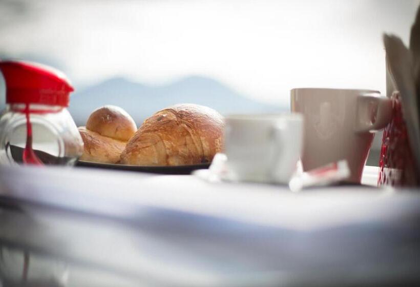 اتاق سوپریور, Madison