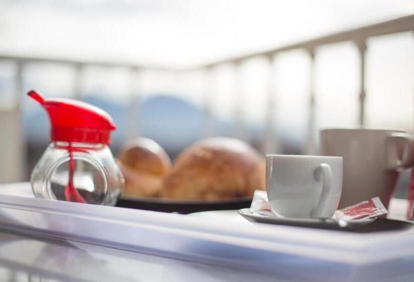 اتاق سوپریور, Madison