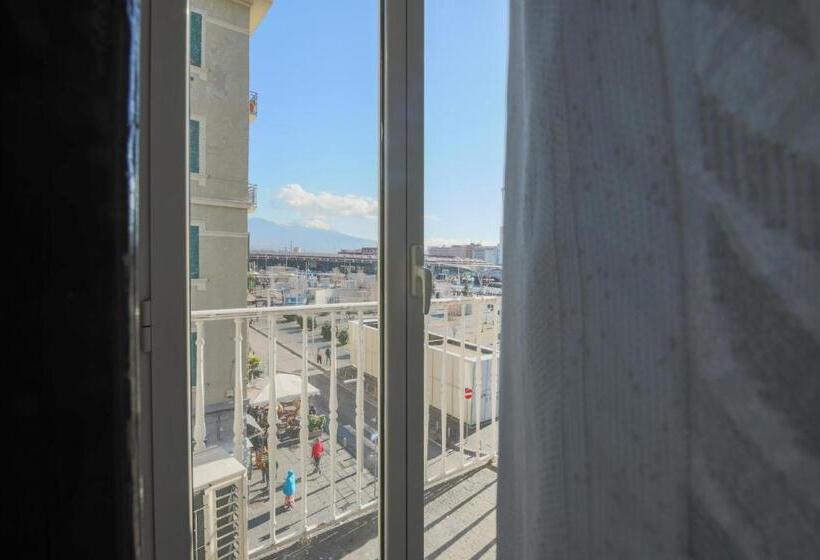 اتاق عادی, Madison