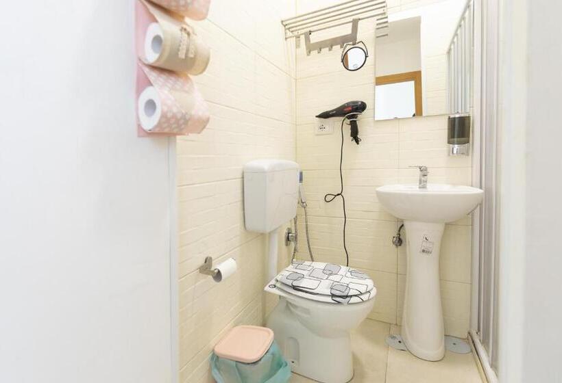 اتاق عادی, Madison