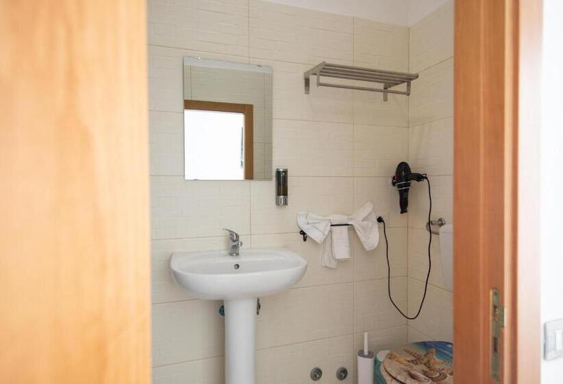 اتاق خانوادگی, Madison