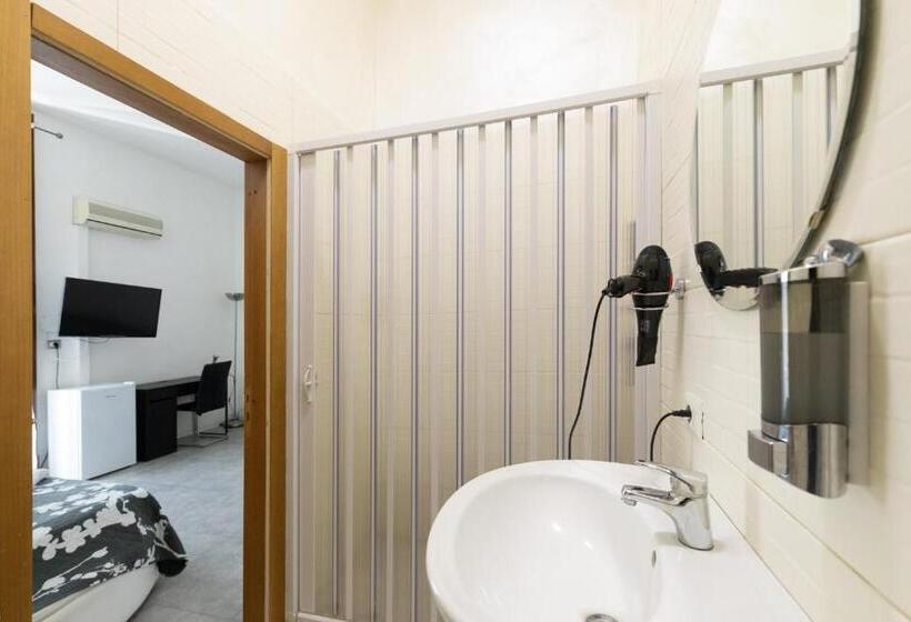 اتاق سوپریور, Madison