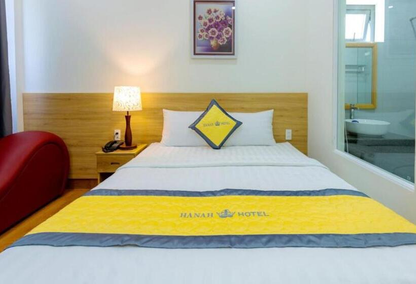 اتاق لوکس, Hanah