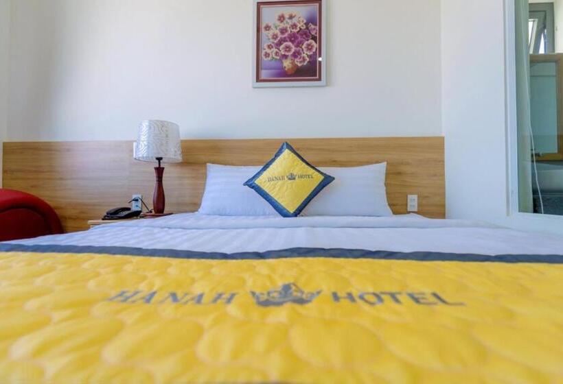 اتاق لوکس, Hanah