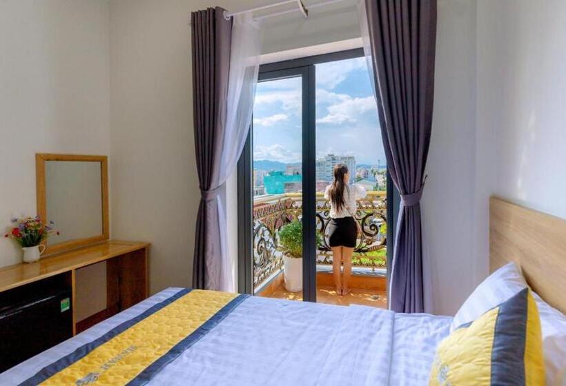 اتاق لوکس, Hanah