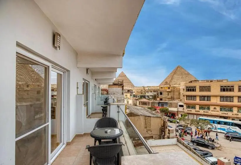 اتاق لوکس با چشم‌انداز, Mamlouk Pyramids
