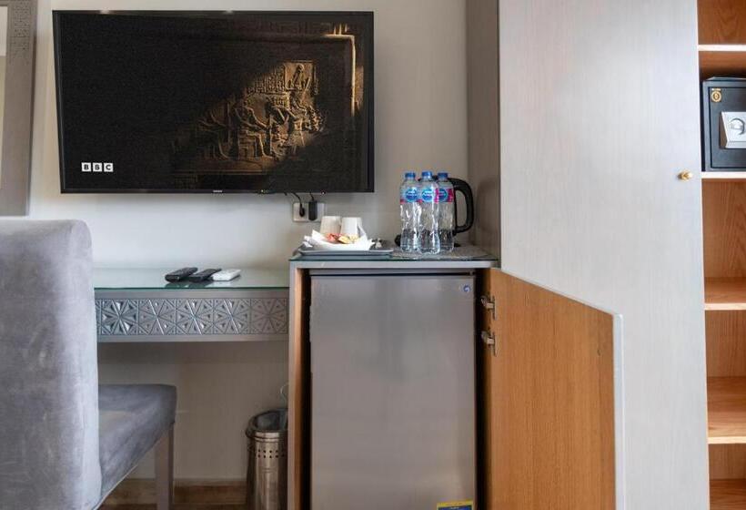 سوییت با چشمانداز پانوراما, Mamlouk Pyramids