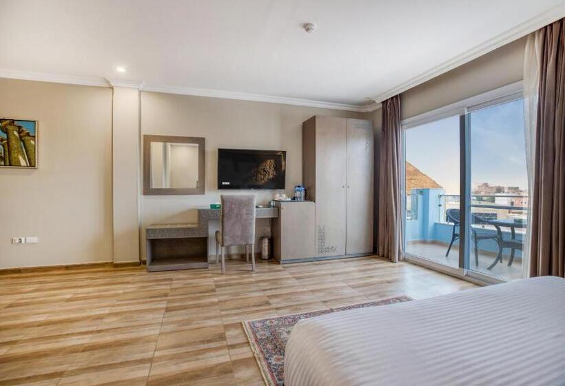 سوییت با چشمانداز پانوراما, Mamlouk Pyramids