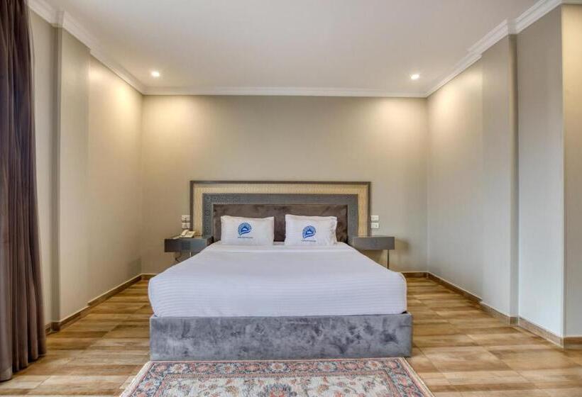 سوییت با چشمانداز پانوراما, Mamlouk Pyramids