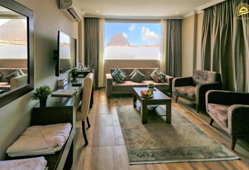 سوییت لوکس, Mamlouk Pyramids