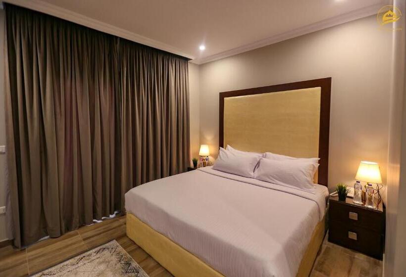 سوییت لوکس, Mamlouk Pyramids