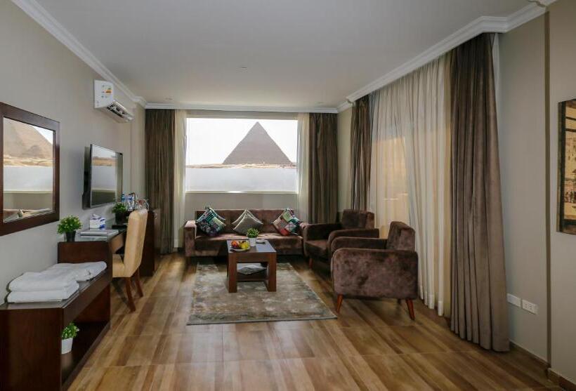 سوییت لوکس, Mamlouk Pyramids