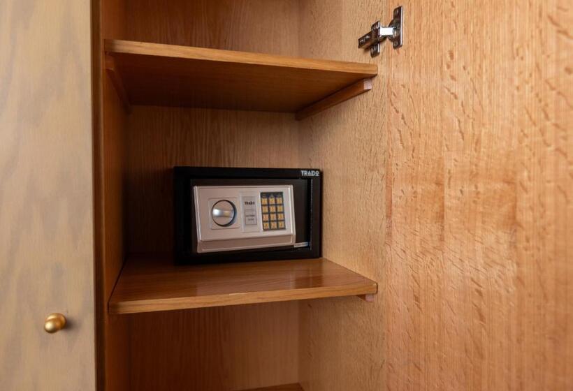 سوییت خانوادگی, Mamlouk Pyramids