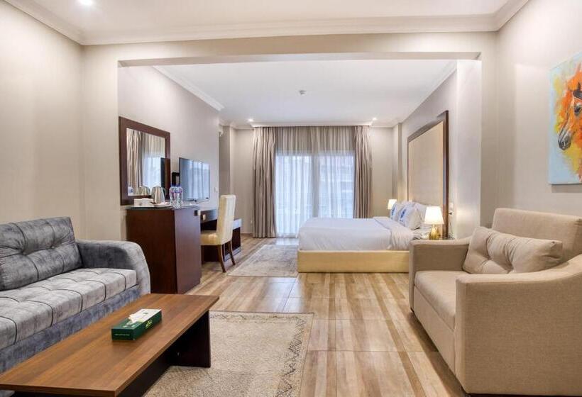 سوییت خانوادگی, Mamlouk Pyramids