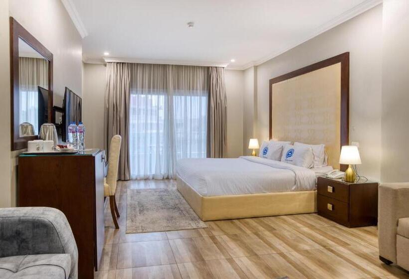 سوییت خانوادگی, Mamlouk Pyramids