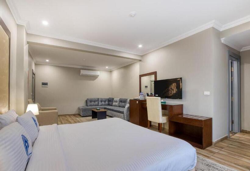 سوییت خانوادگی, Mamlouk Pyramids