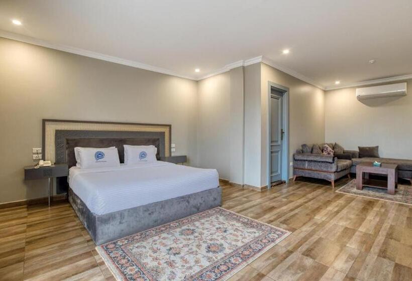 سوییت با چشمانداز پانوراما, Mamlouk Pyramids