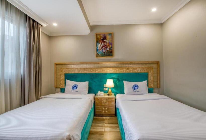 اتاق اکونومی, Mamlouk Pyramids