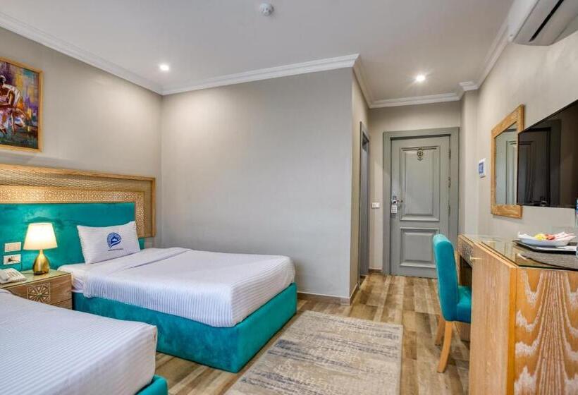 اتاق اکونومی, Mamlouk Pyramids