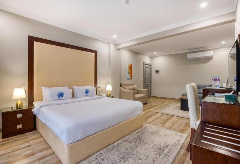 سوییت خانوادگی, Mamlouk Pyramids