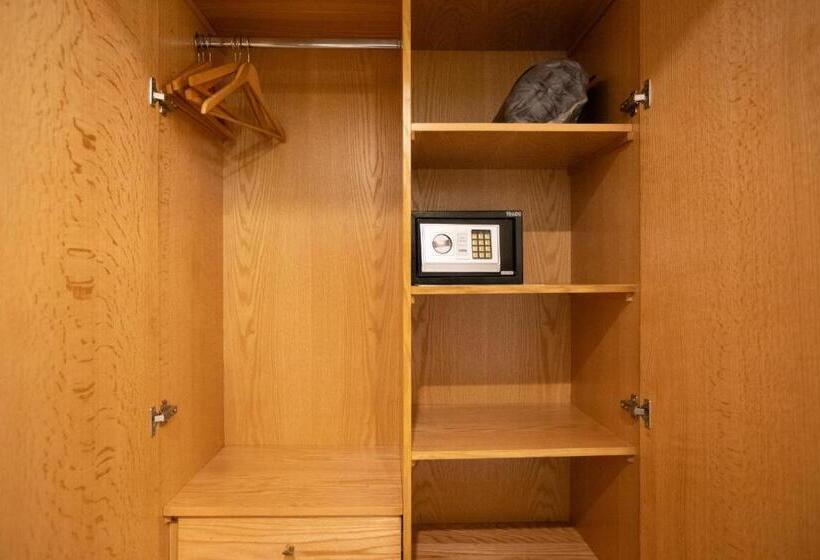 سوییت خانوادگی, Mamlouk Pyramids