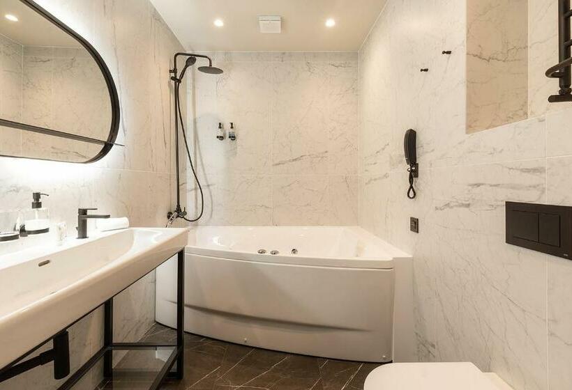 سوئیت با وان آب گرم, Potocki Boutique