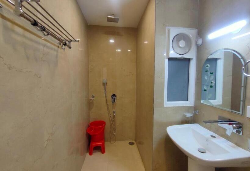 Superior Room King Size Bed, Shantivan Inn