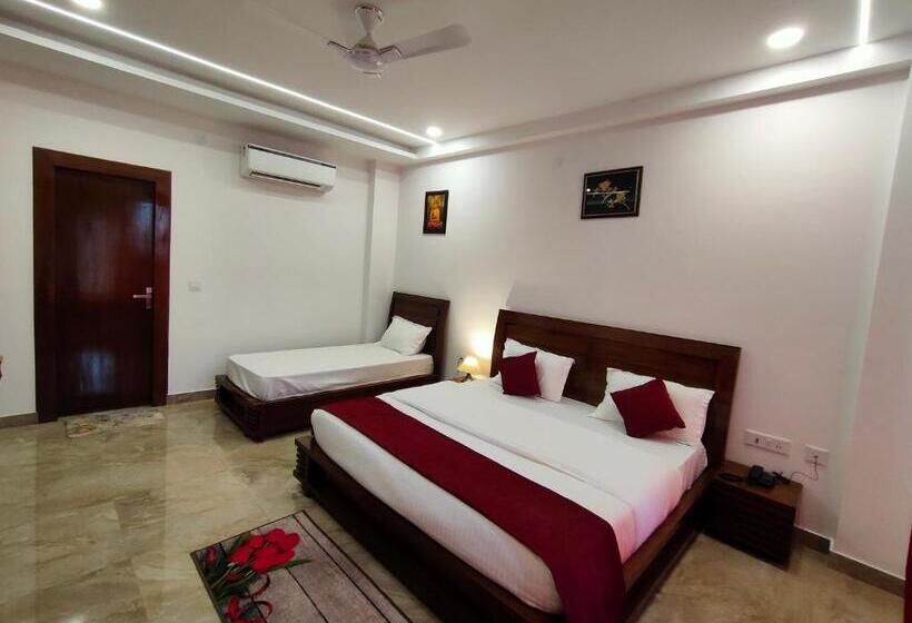 Family Room, Shantivan Inn