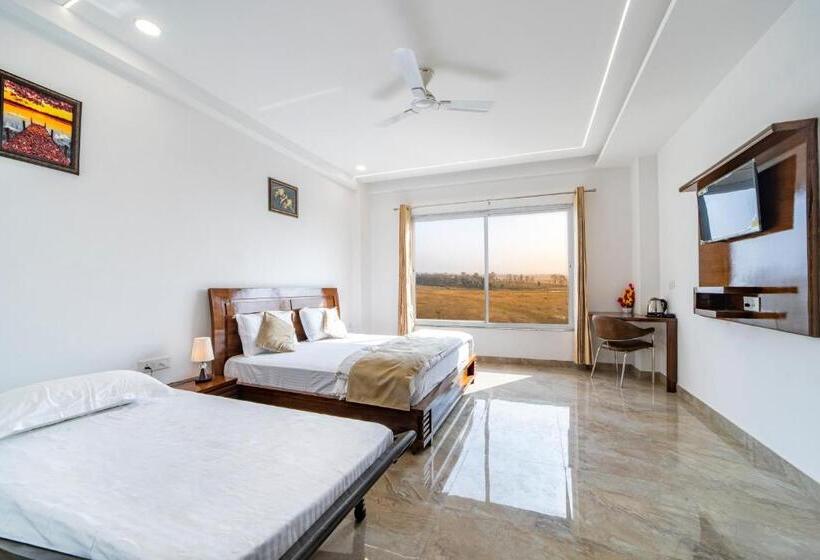 Family Room, Shantivan Inn