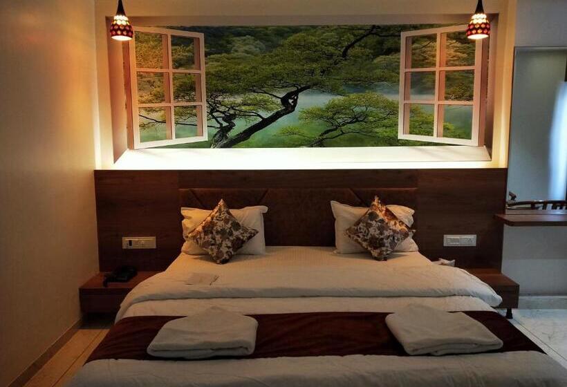Номер Стандарт Трехместный, The Grand Piano   Best Business Hotel In Patan