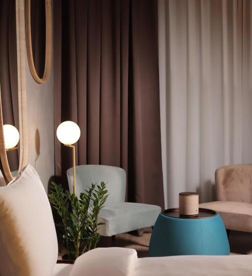 اتاق لوکس, The Veil