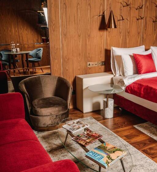 سوییت جونیور, The Veil