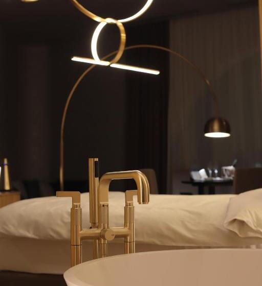 سوییت, The Veil