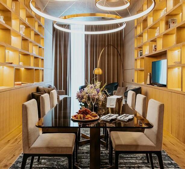 سوئیت پرزیدنت, The Veil