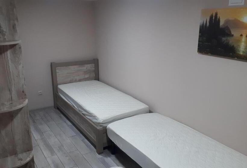 اتاق کلاسیک چهارنفره, отдельные номера в гостевом доме Guest House