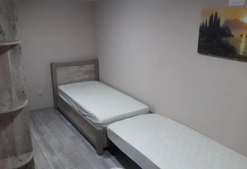 Classic Neljän Hengen Huone, окремі номери в гостьовому будинку типу Guest House