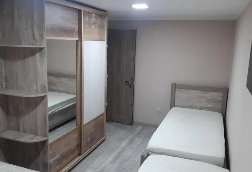 Classic Neljän Hengen Huone, окремі номери в гостьовому будинку типу Guest House