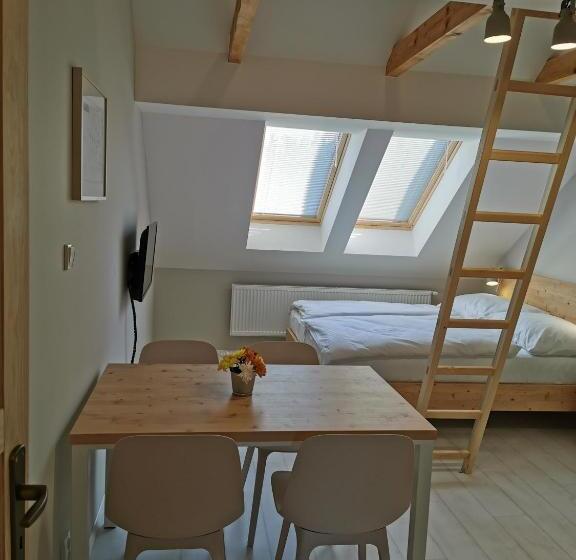 شقة غرفة واحدة, Apartmány Slunce