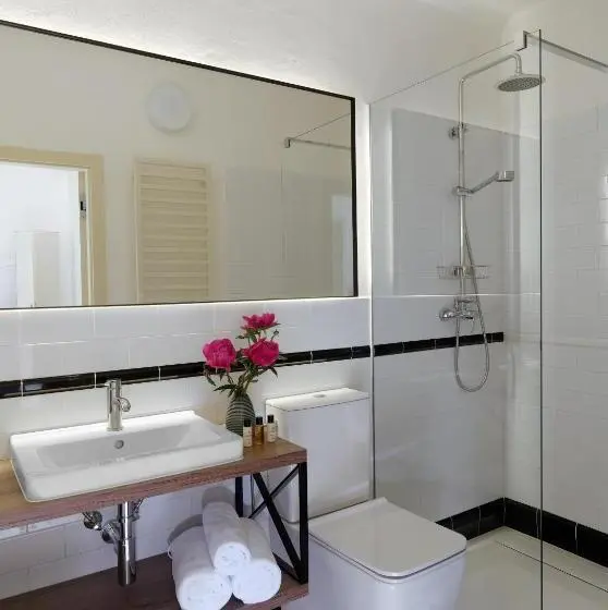 Deluxe Neljän Hengen Huone, Bonviván Apartments