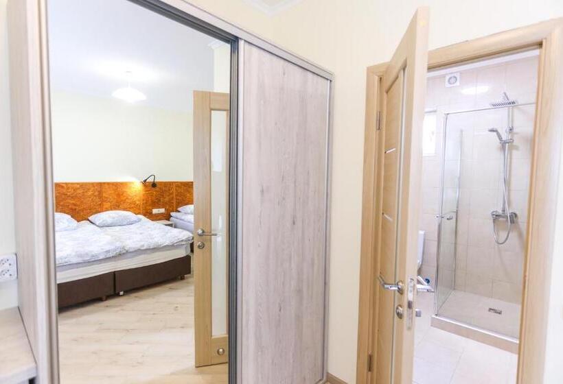 デラックストリプルルーム, Villa Grey House