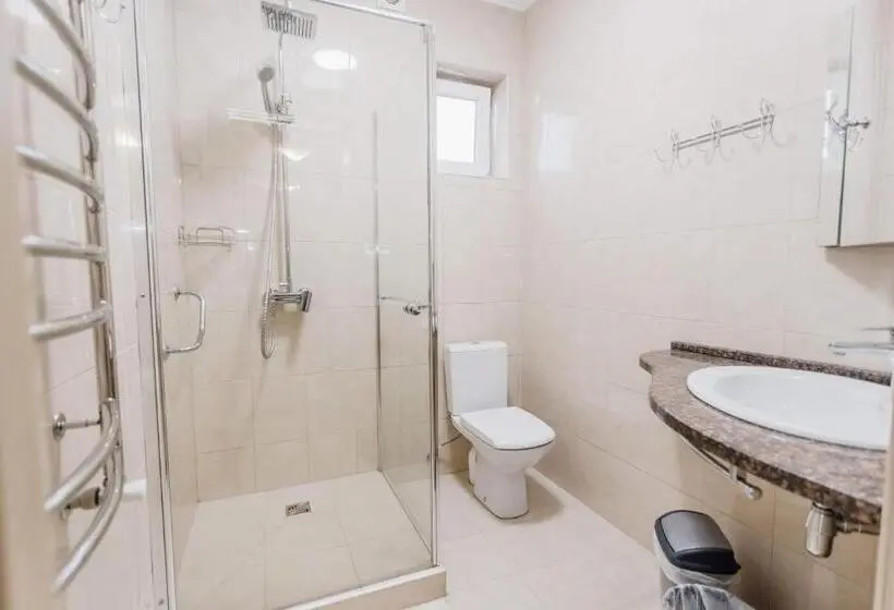 Standard Neljän Hengen Huone, Villa Grey House