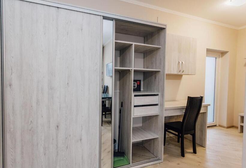 スタンダード4人部屋, Villa Grey House