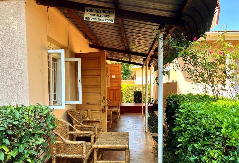 اتاق استاندارد یک نفره, Sunset Hotel Entebbe