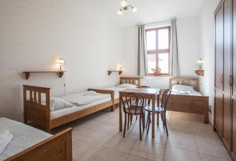 4인용 스탠다드 룸, Penzion A Restaurace U Hájků